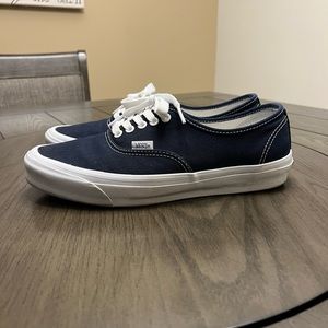 Vault vans, authentic navy blue size 10 1/2